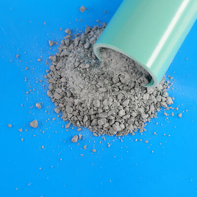 Un Numéro 3077 Granules de mélamine adaptés au stockage en lieu sec pour la production et la manipulation de produits chimiques industriels