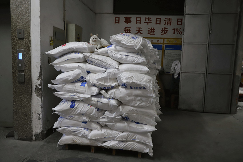 Non Hazardous Substance Pure Melamine Powder Insoluble In Water