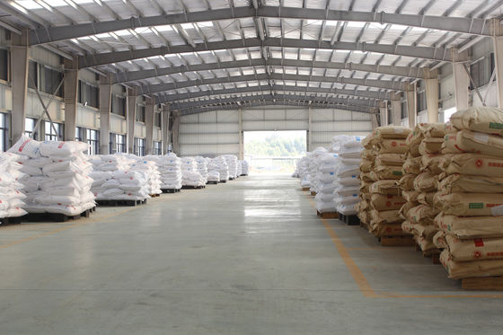 700-900kg/M3 bâti aminé C3H6N6 en plastique Crystal Powder blanc