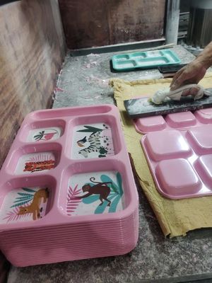 La matière première de mélamine non toxique saupoudrent le composé de bâti de l'urée 99,8%