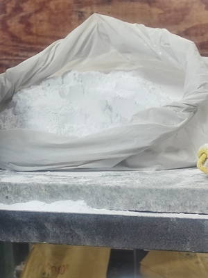 Poudre de bâti blanche de mélamine de catégorie d'industrie de poudre de mélamine d'OEM C3H6N6