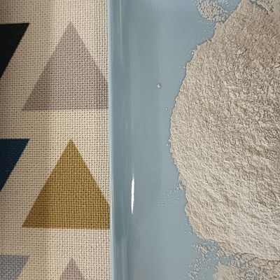 La mélamine intermédiaire de forces de défense principale Shinning saupoudrent 99,85% la pureté 700-900kg/M3