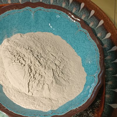 La colle colorée de formaldéhyde d'urée saupoudrent le cyanurotriamide de la pureté 99,85%