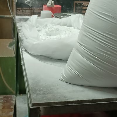 Le bâti de mélamine d'usine saupoudrent la minute de la matière première MF 98,6% pour industriel