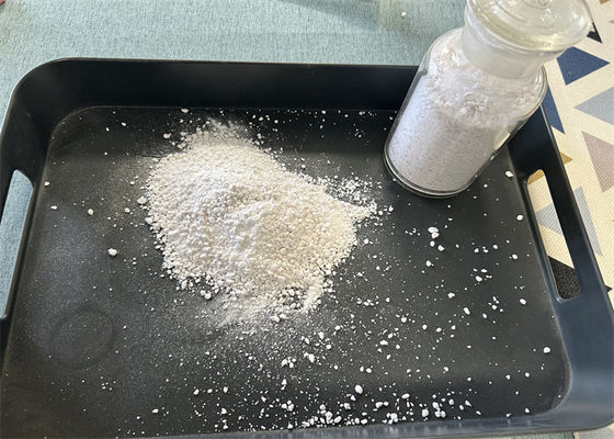 990,9% Pureté Mélamine Matériau primaire Poussière de vitrage Non toxique 25 kg / sac Cyanuramide
