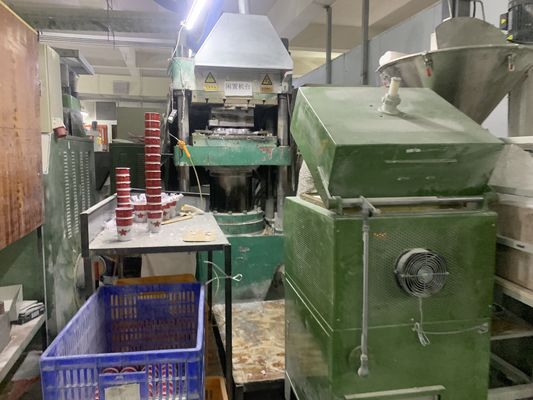 Machine automatique de moulage par compression de mélamine pour le caoutchouc à urée et la mélamine 450 tonnes