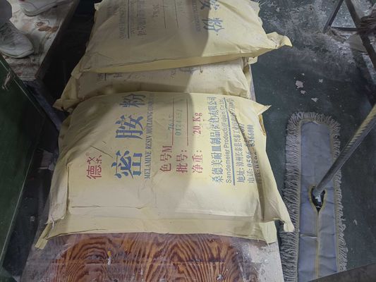 Poudre de moulage de mélamine de haute pureté 99,8% Couleur personnalisée pour la production de vaisselle