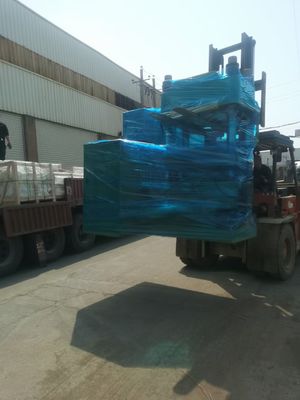 Machine automatique de fabrication de mélamine pour les gobelets de mélamine à 100% de poudre de mélamine 200 tonnes de compression de mélamine