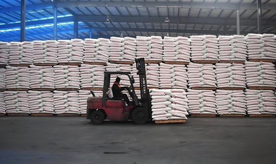 Pure poudre de mélamine 99,9% de pureté Confiance du siège de toilette de mélamine chimique vietnamien