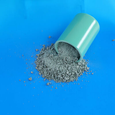 Un Numéro 3077 Granules de mélamine adaptés au stockage en lieu sec pour la production et la manipulation de produits chimiques industriels