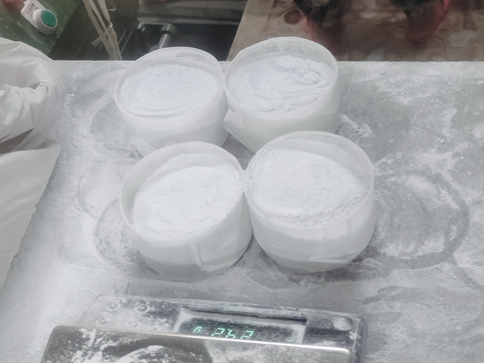 Poudre de bâti blanche de mélamine de catégorie d'industrie de poudre de mélamine d'OEM C3H6N6
